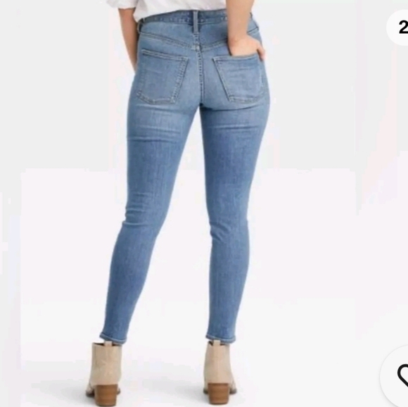 Universal Thread High Rise Skinny Distressed Medium Wash Denim Jeans 6/28 VGUC - Picture 2 of 12